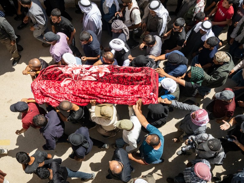 Awdah Hathaleen's body is carried by family and friends