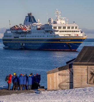 AHT Expedition Boat