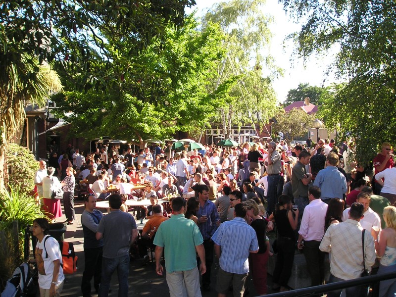 Dux de Lux courtyard